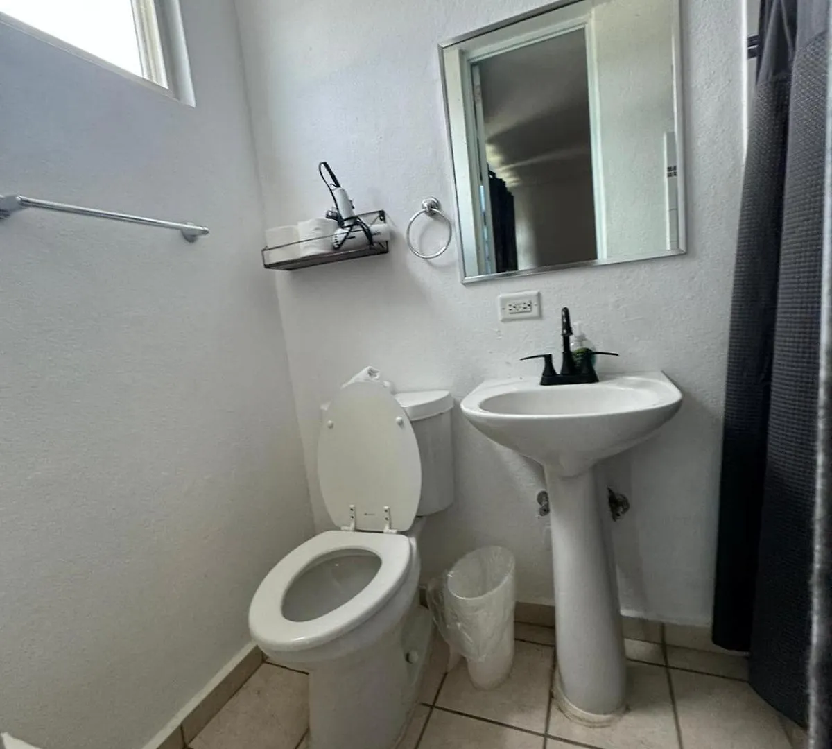 San Juan Airport Retreat With A Pool Apartment 0*, San Juan